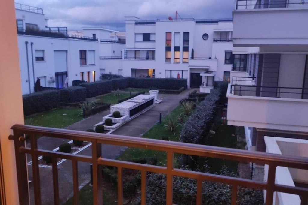 Lotus- 4 Min De Walt Disney-Arrivee Autonome-Parking Et Wifi Gratuit-Proche De Toutes Commodites 5Min De La Vallee Village Chessy  Exterior foto